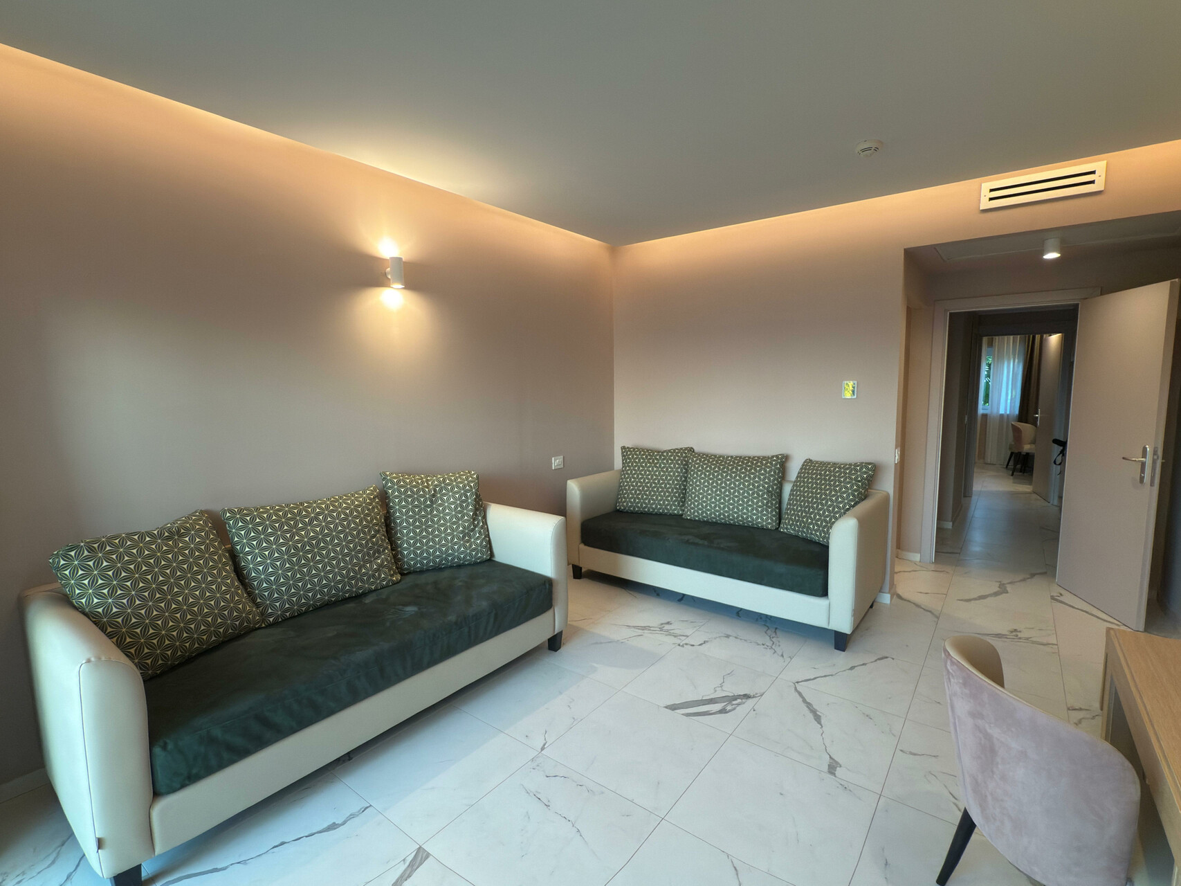 JB2.06.jpg_compressed