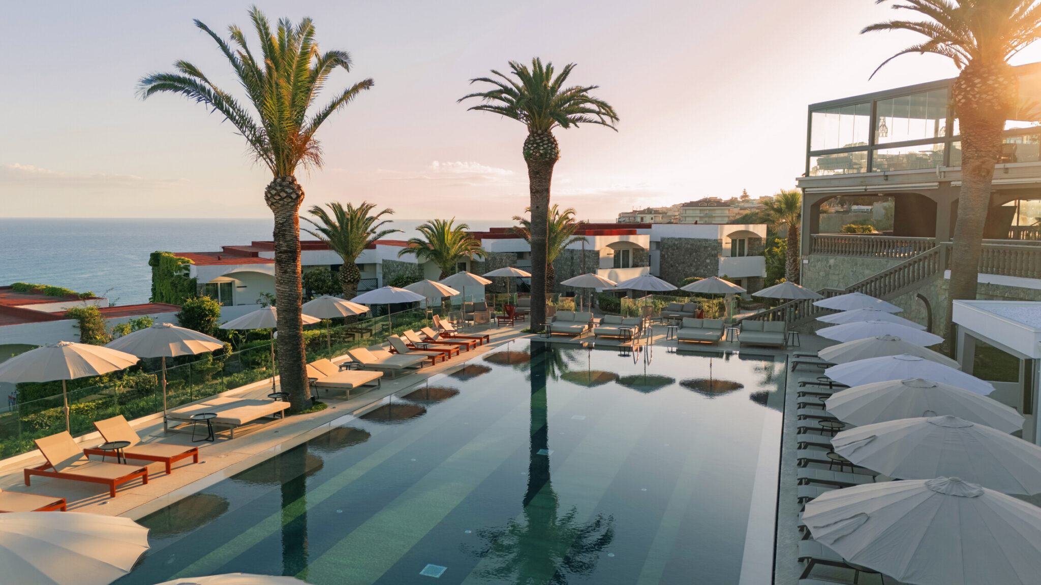 SUF_Relax_Pool_0005.JPG_compressed